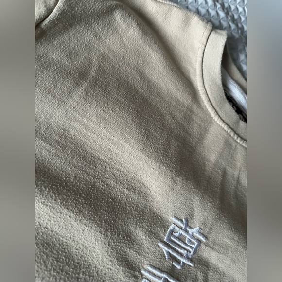 Sweater with Chinese Symbol - Picture 4 of 4